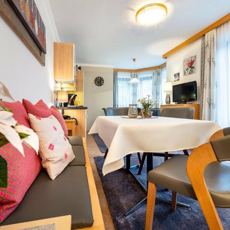 Sportpension Bergblick - Apartment mit 4 Schlafzimmern und einem Balkon - 13