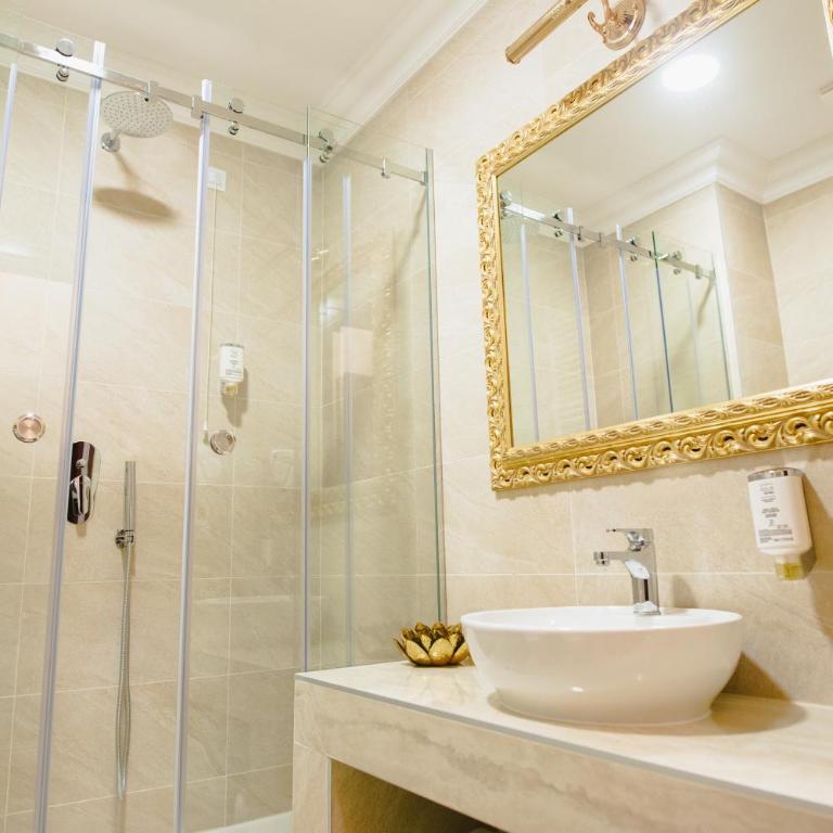 Hotel Integra Banja Luka - Superior Dvokrevetna Soba sa Zasebnim Krevetima i Balkonom - 4