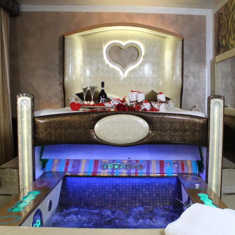 Boutique Roma D'Autore - Il Nido d'Amore - Camera Matrimoniale con Vasca Idromassaggio - 4
