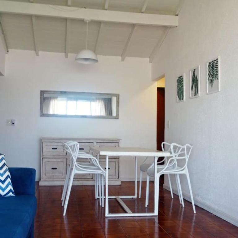 Encantador departamento frente al mar 4 Amb - Three-Bedroom Apartment - 12