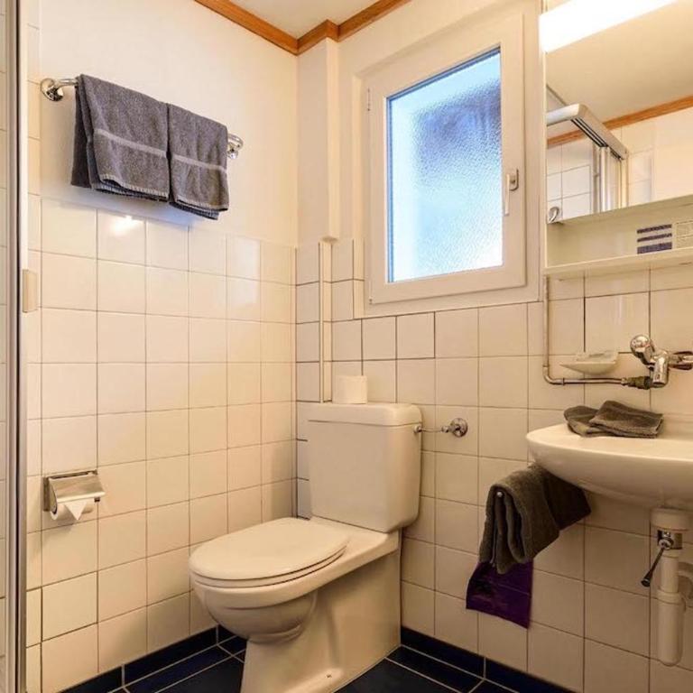 Jungfrau Lodge, Swiss Mountain Hotel - Kleines Doppelzimmer mit eigenem Bad (keine Aussicht) - 10