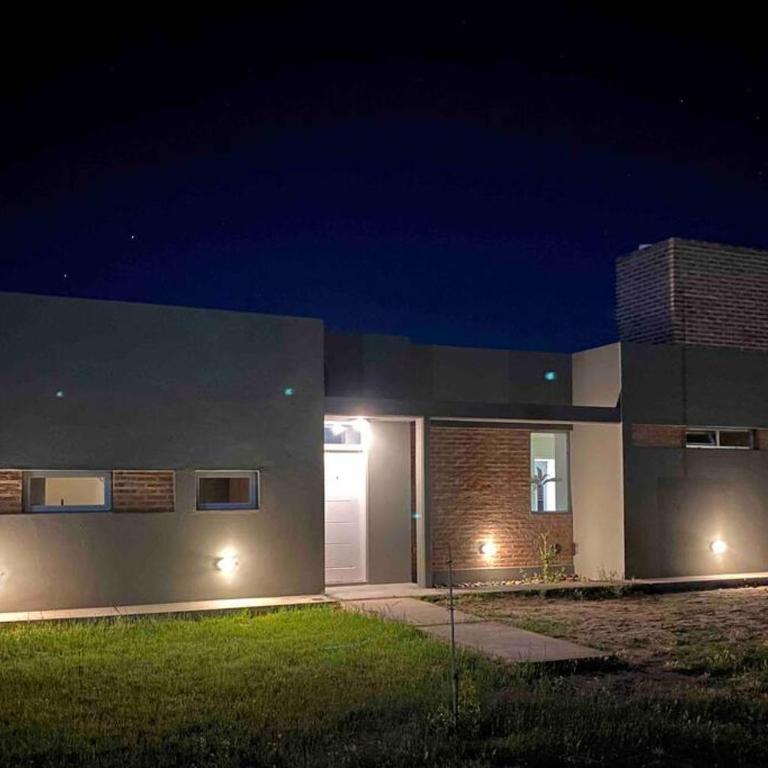 Casa con pileta y parrilla en barrio privado, 2 dormitorios - Casa de 2 dormitorios - 2