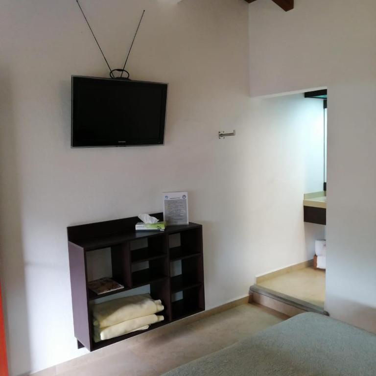 Casa Dalinda - Standard Queen Room - 3