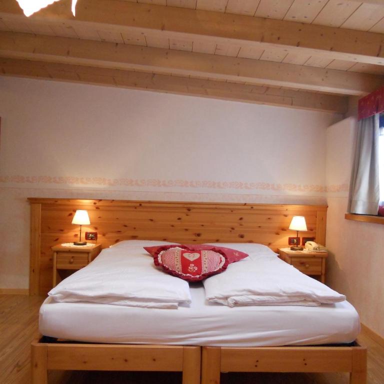 Hotel Garnì Salvanel - Dreibettzimmer mit eigenem Bad - 1