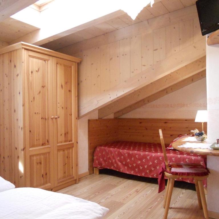 Hotel Garnì Salvanel - Dreibettzimmer mit eigenem Bad - 2