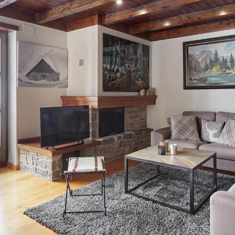 Val de Ruda Luxe 66 by FeelFree Rentals - Three-Bedroom Apartment - 2