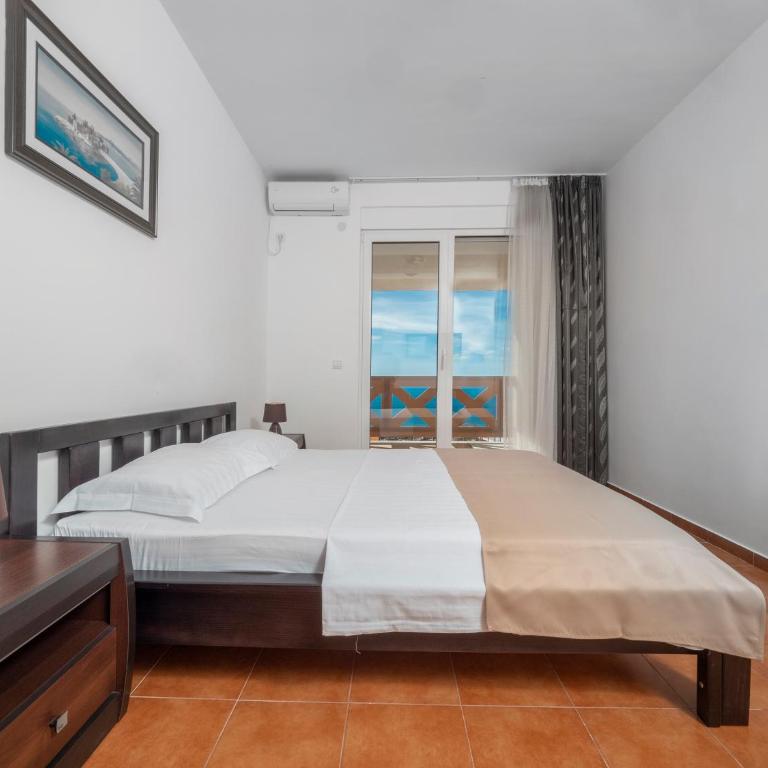 Berg Apartments - Two-Bedroom Apartment with Terrace and Sea View - 32