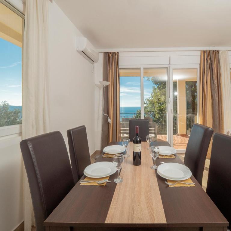 Berg Apartments - Two-Bedroom Apartment with Terrace and Sea View - 38