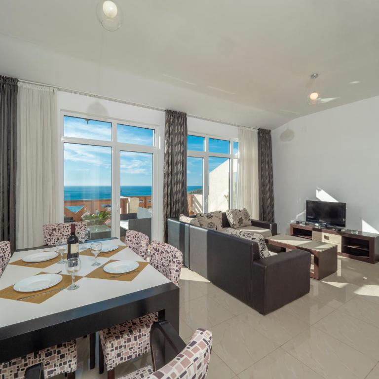 Berg Apartments - Two-Bedroom Apartment with Terrace and Sea View - 36