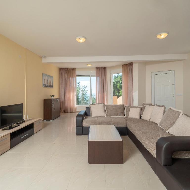 Berg Apartments - Two-Bedroom Apartment with Terrace and Sea View - 35