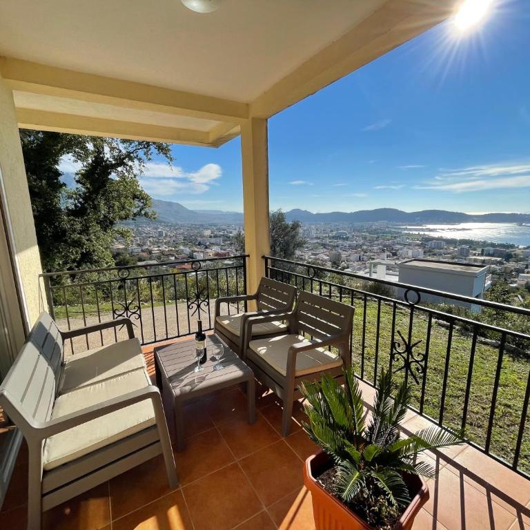 Berg Apartments - Two-Bedroom Apartment with Terrace and Sea View - 40