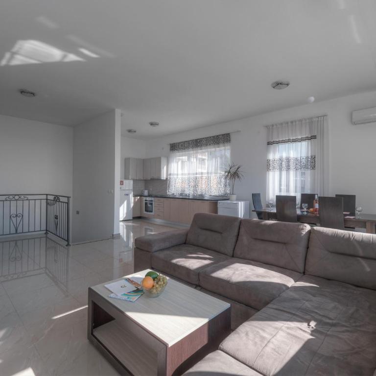Berg Apartments - Two-Bedroom Apartment with Terrace and Sea View - 42