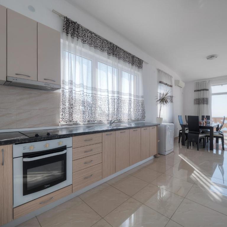 Berg Apartments - Two-Bedroom Apartment with Terrace and Sea View - 44
