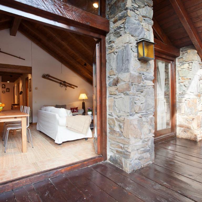 Tarter Chalets Apartaments - Four Bedroom Chalet Apartment with a Fireplace - 2