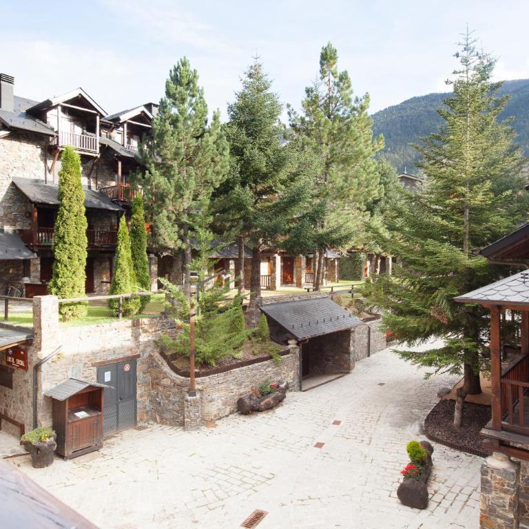Tarter Chalets Apartaments - Four Bedroom Chalet Apartment with a Fireplace - 3