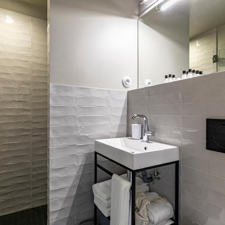 Maison Barbès - Chambre Deluxe (2 Adultes + 1 Enfant) - 2
