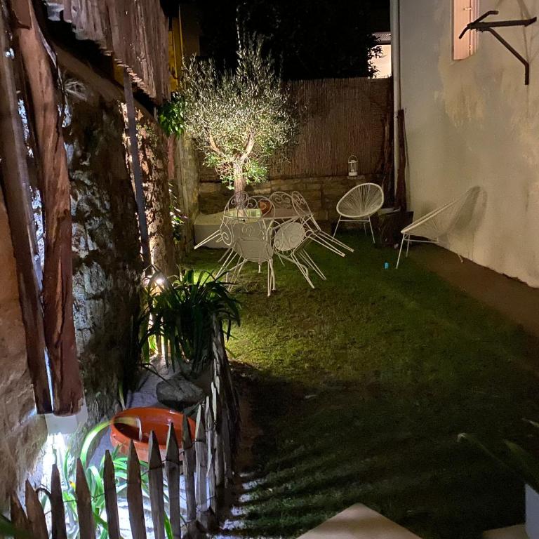 TY LAUMANN sur le PORT petite maison avec jardin - Parking gratuit - One-Bedroom House - 12