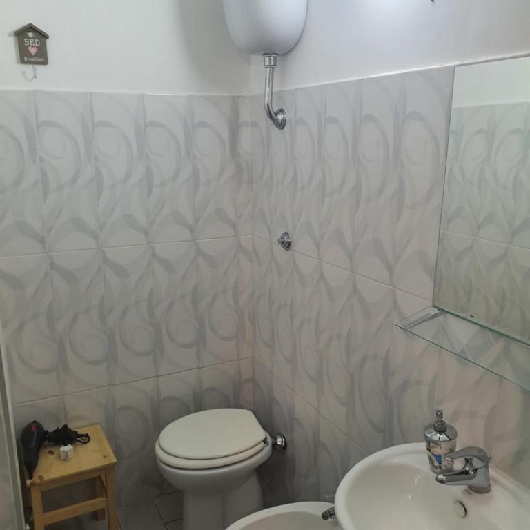 Le tre orchidee - Camera Matrimoniale con Bagno in Comune - 1