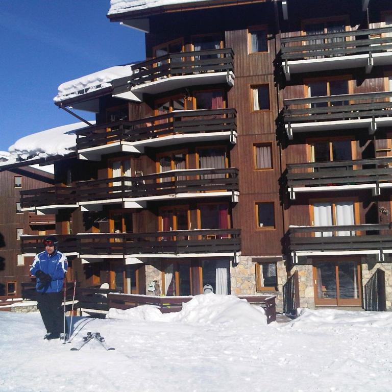 Ski in and Out 2-Bed Apartment in Meribel - Appartement - 1