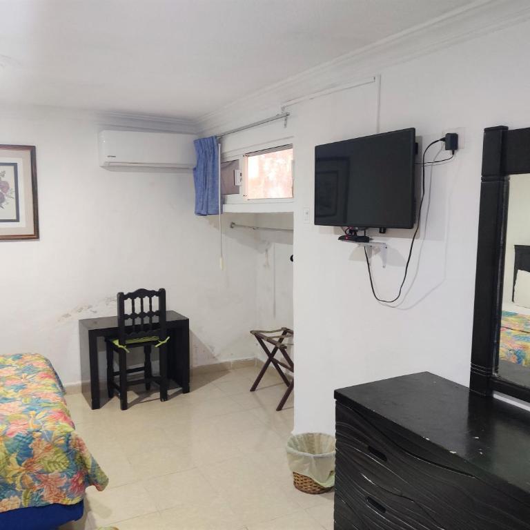 Hotel El Cid - Standard Queen Room - 3