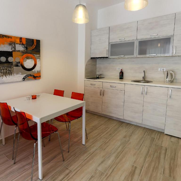 Apart Hotel Sea Fort - Apartman sa 1 Spavaćom Sobom, Terasom i Bočnim Pogledom na More - 2
