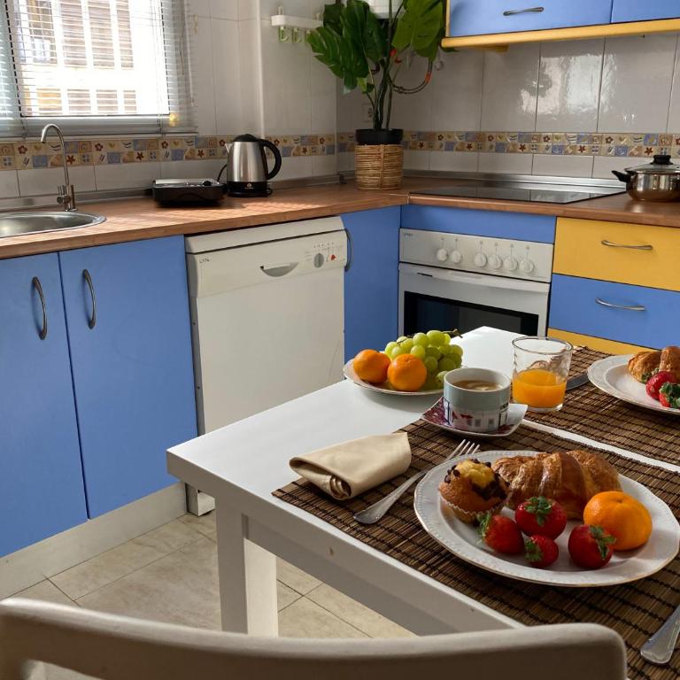 LUNAROOM Center & Quiet Guesthouse - Room with Shared bathroom and Views - Large Bed - 20