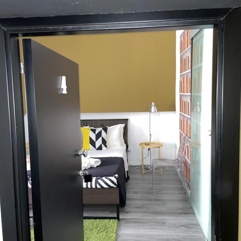 Minihomecatania - Deluxe Room (2 Adults + 1 Child) - 12