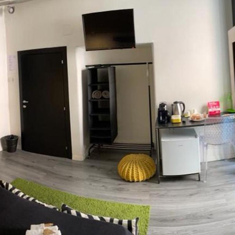 Minihomecatania - Deluxe Room (2 Adults + 1 Child) - 14