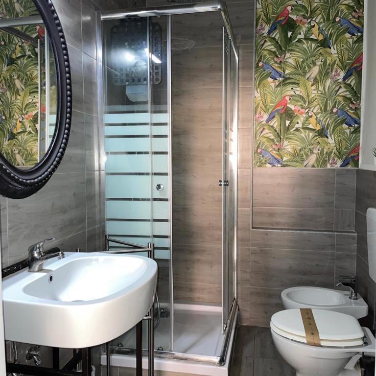 Minihomecatania - Deluxe Room (2 Adults + 1 Child) - 16