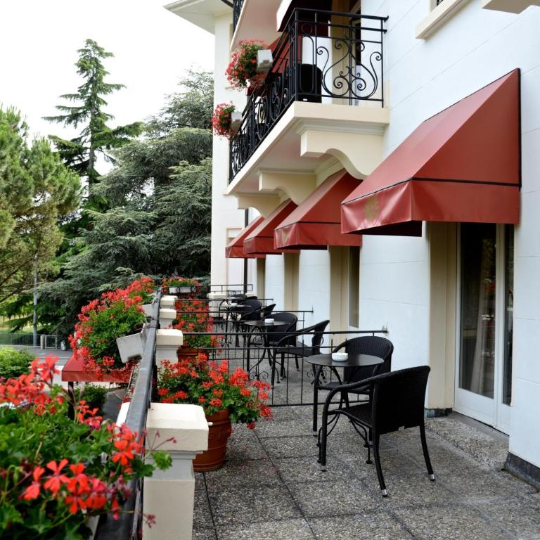 Carlton Lausanne Boutique Hôtel - Classic Double Room with Balcony - 1