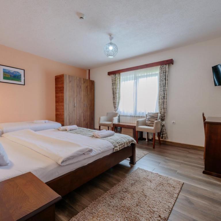 Hotel Zlatni bor - Triple Room with Mountain View - 2