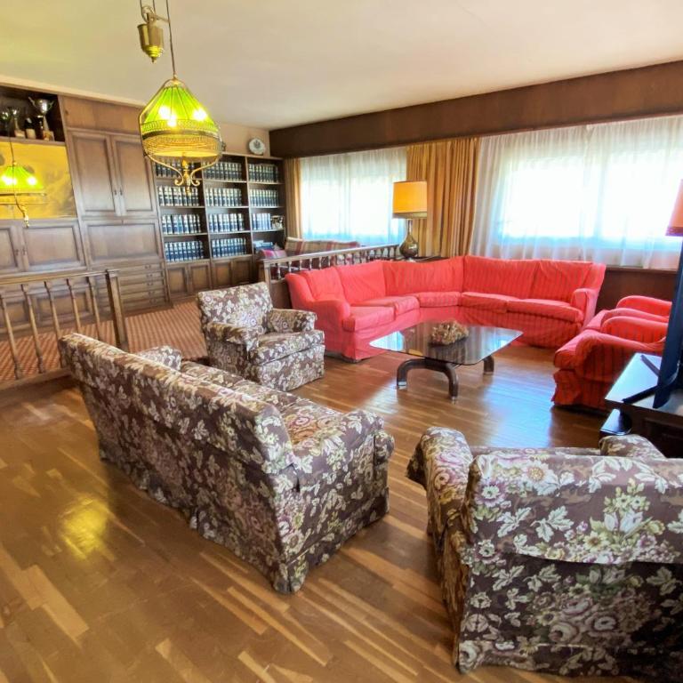 Villa Sitges El Ranch Amaizing Outdoor Areas Beaches at 5 minutes walk Sitges at 15 min drive AC Pool Jacuzzi & Garden XXL - Villa - 17