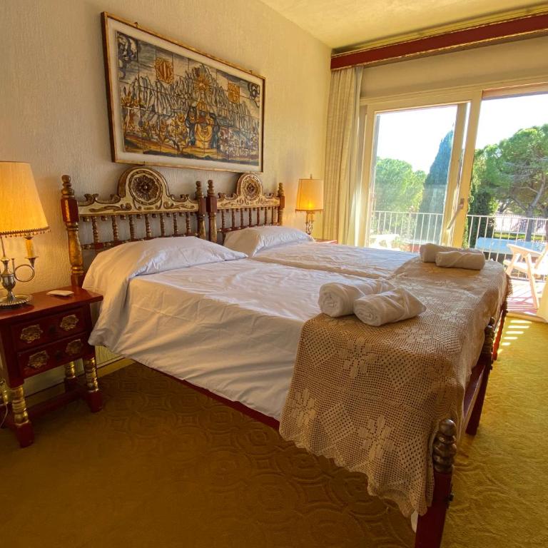 Villa Sitges El Ranch Amaizing Outdoor Areas Beaches at 5 minutes walk Sitges at 15 min drive AC Pool Jacuzzi & Garden XXL - Villa - 25