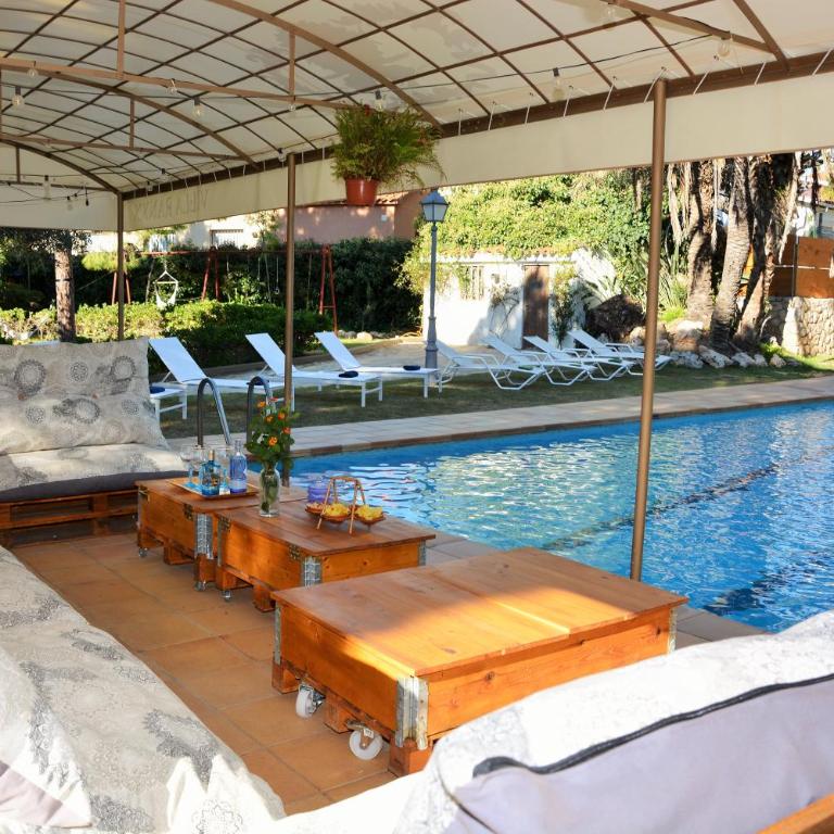 Villa Sitges El Ranch Amaizing Outdoor Areas Beaches at 5 minutes walk Sitges at 15 min drive AC Pool Jacuzzi & Garden XXL - Villa - 3