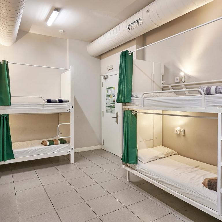 Hola Hostal Eixample - Bed in 14-Bed Mixed Dormitory Room - 6