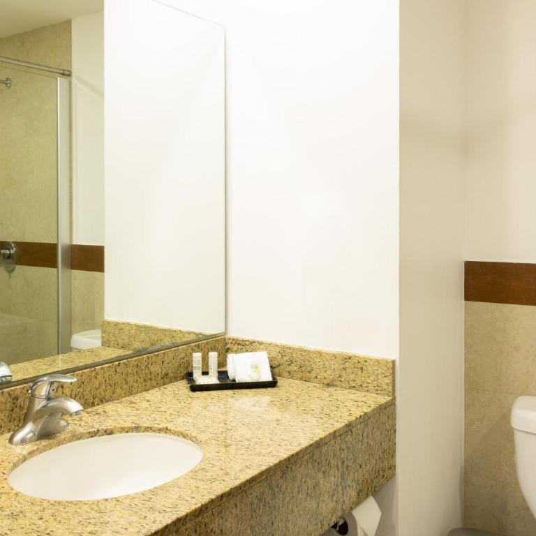 Wyndham Garden Cancun Downtown - Suite Junior con cama grande - no fumadores - 5