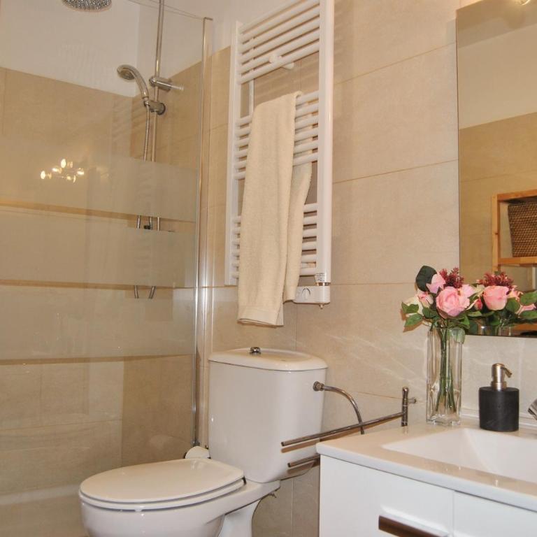 Rafael Music Palace apartment - Apartamento de 2 dormitorios - Ronda Sant Pere 44 Principal 3ª - 52