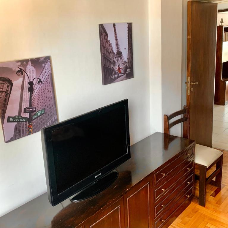 EDIFICIO MOTRIL - Amplio departamento para 4 personas 60m2, con cochera cubierta, a metros de Shopping Aldrey y de Güemes - Apartamento con balcón - 9