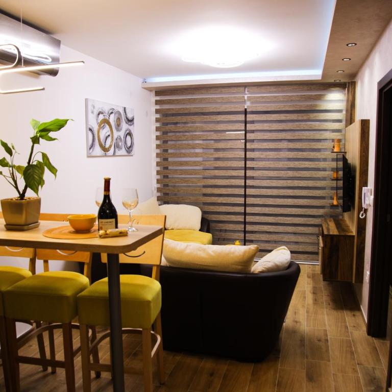 Avenija - One-Bedroom Apartment - 2