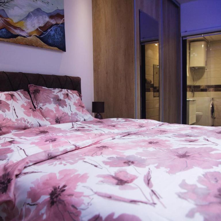 Avenija - One-Bedroom Apartment - 13