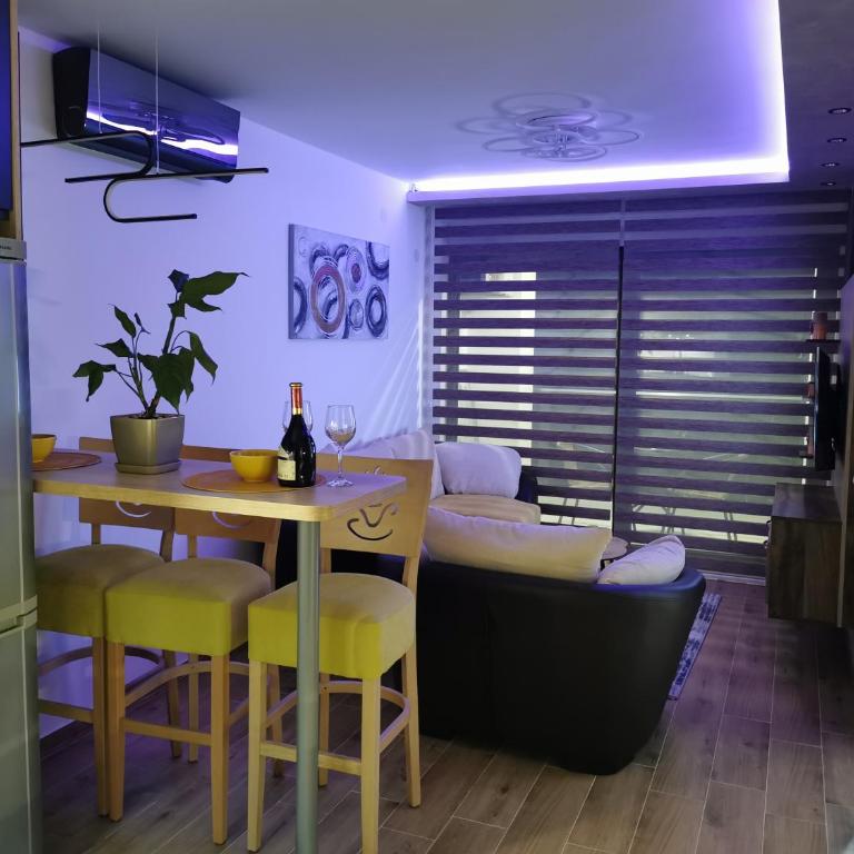 Avenija - One-Bedroom Apartment - 21