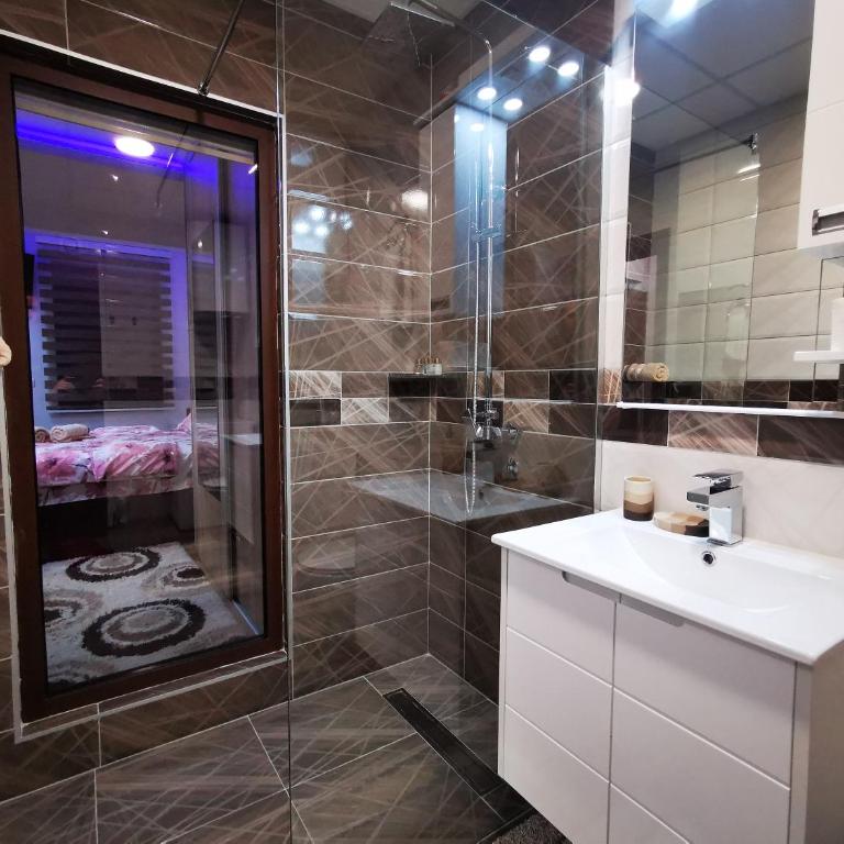 Avenija - One-Bedroom Apartment - 60