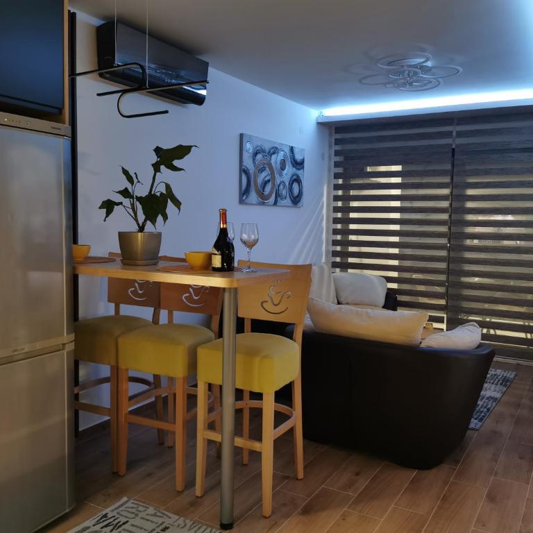 Avenija - One-Bedroom Apartment - 74
