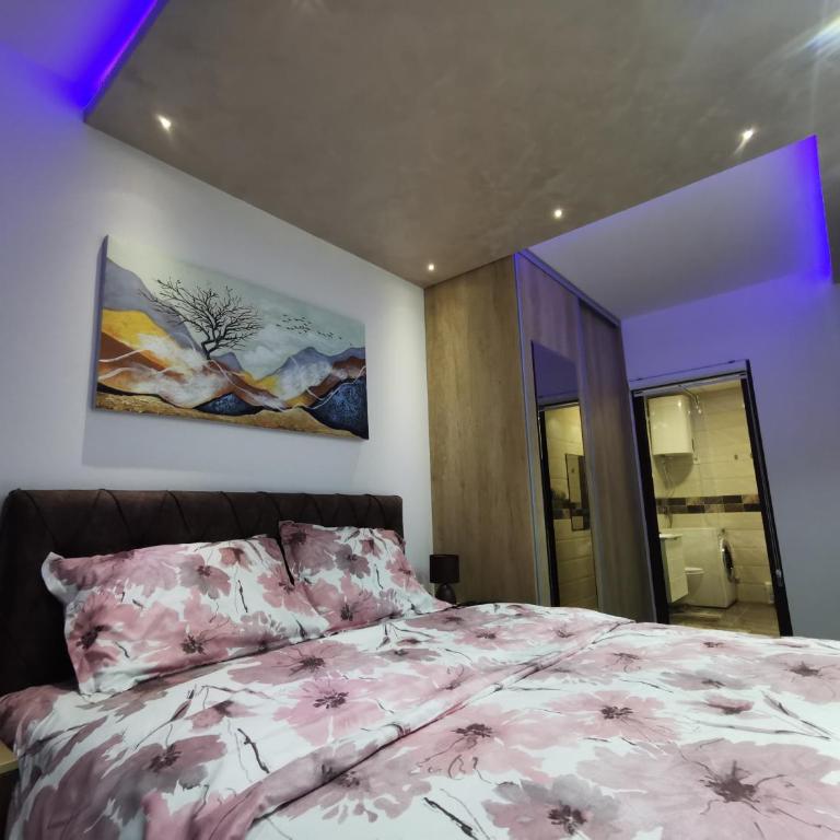 Avenija - One-Bedroom Apartment - 77