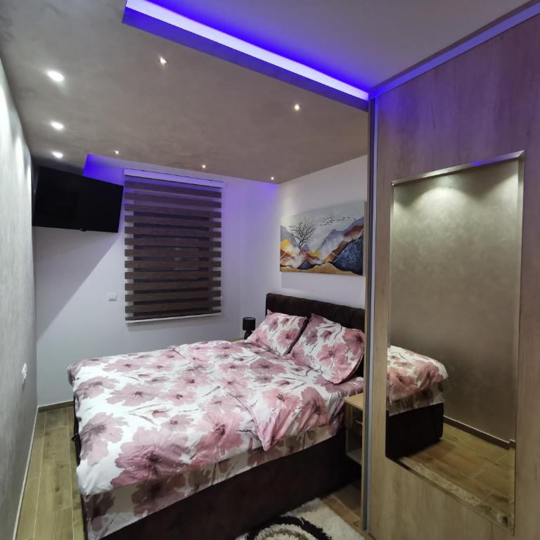 Avenija - One-Bedroom Apartment - 80