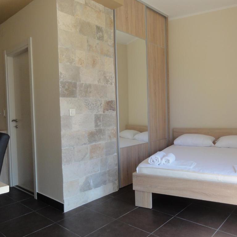 The Old Town Viewpoint Apartments - Studio - 8