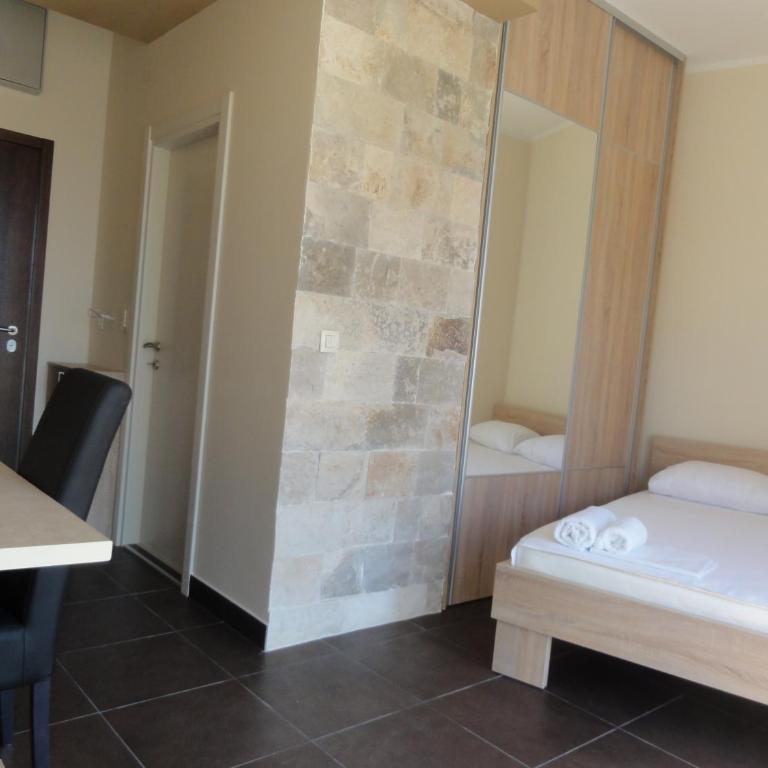The Old Town Viewpoint Apartments - Studio - 9