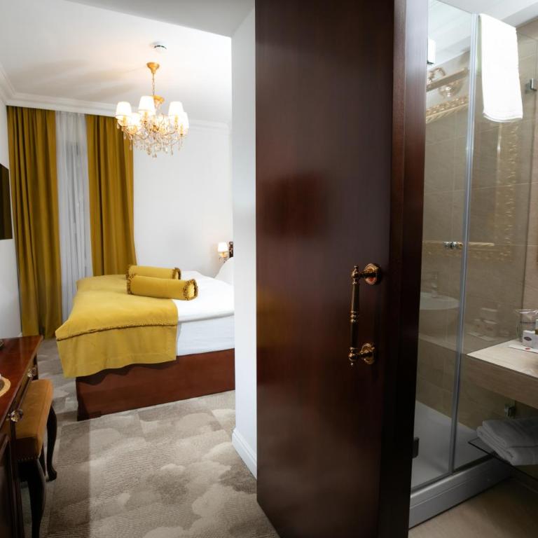 Hotel Integra Banja Luka - Dvokrevetna Soba s Bračnim Krevetom/ 2 Zasebna Kreveta i Pogledom - 3
