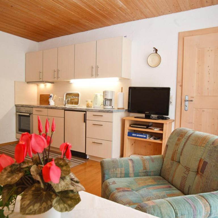 Ferienwohnungen Plenk inkl. Chiemgaukarte - Apartment mit 1 Schlafzimmer - 1