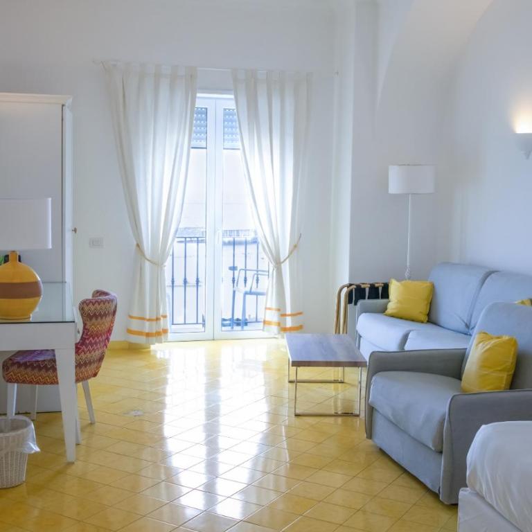 Relais Maresca Luxury Small Hotel & Terrace Restaurant - Camera Familiare con Vista Mare e Balcone - 7